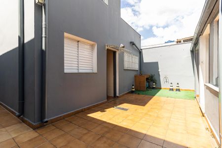 Casa à venda com 170m², 4 quartos e 2 vagas Casa à venda com 170m², 4 quartos e 2 vagasQuintal