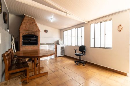 Casa à venda com 170m², 4 quartos e 2 vagas Casa à venda com 170m², 4 quartos e 2 vagasSalão/Churrasqueira