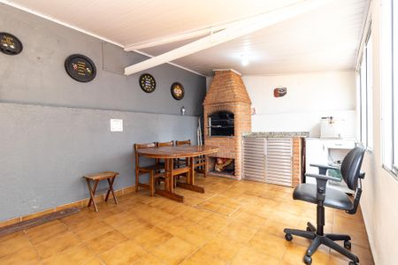 Casa à venda com 170m², 4 quartos e 2 vagas Casa à venda com 170m², 4 quartos e 2 vagasSalão/Churrasqueira