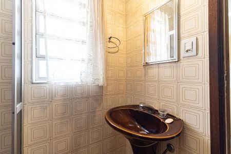 Casa à venda com 170m², 4 quartos e 2 vagas Casa à venda com 170m², 4 quartos e 2 vagasBanheiro 1