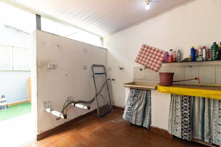 Casa à venda com 170m², 4 quartos e 2 vagas Casa à venda com 170m², 4 quartos e 2 vagasLavanderia