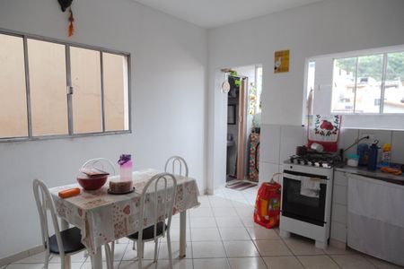 Casa à venda com 220m², 5 quartos e sem vaga Casa à venda com 220m², 5 quartos e sem vagaCozinha Casa 3