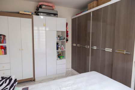 Casa à venda com 220m², 5 quartos e sem vaga Casa à venda com 220m², 5 quartos e sem vagaQuarto 1 Suíte Casa 2