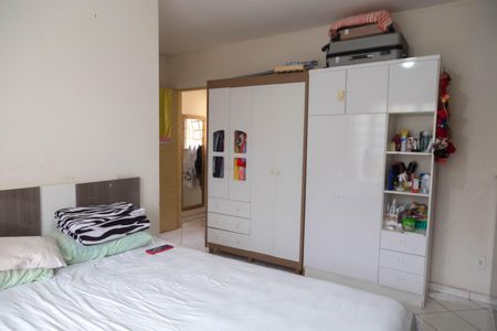 Casa à venda com 220m², 5 quartos e sem vaga Casa à venda com 220m², 5 quartos e sem vagaQuarto 1 Suíte Casa 2