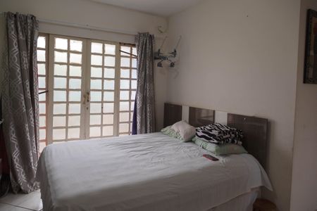 Casa à venda com 220m², 5 quartos e sem vaga Casa à venda com 220m², 5 quartos e sem vagaQuarto 1 Suíte Casa 2