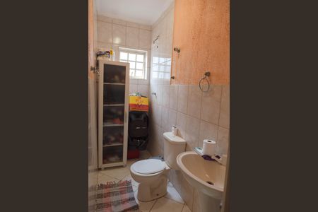 Casa à venda com 220m², 5 quartos e sem vaga Casa à venda com 220m², 5 quartos e sem vagaBanheiro 1 Casa 2