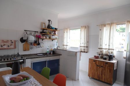 Casa à venda com 220m², 5 quartos e sem vaga Casa à venda com 220m², 5 quartos e sem vagaCozinha Casa 1