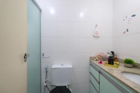Apartamento à venda com 67m², 2 quartos e 1 vaga Apartamento à venda com 67m², 2 quartos e 1 vagaBanheiro Social