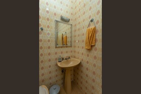 Casa à venda com 133m², 3 quartos e 2 vagas Casa à venda com 133m², 3 quartos e 2 vagasBanheiro social