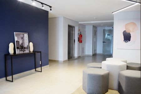 Apartamento para alugar com 55m², 2 quartos e 1 vaga Apartamento para alugar com 55m², 2 quartos e 1 vagaÁrea comum - Hall de entrada