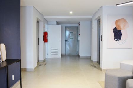 Apartamento para alugar com 55m², 2 quartos e 1 vaga Apartamento para alugar com 55m², 2 quartos e 1 vagaÁrea comum - Hall de entrada