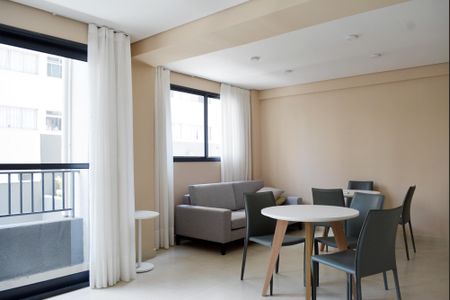Apartamento para alugar com 55m², 2 quartos e 1 vaga Apartamento para alugar com 55m², 2 quartos e 1 vagaÁrea comum - Salão de festas