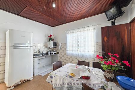 Casa para alugar com 180m², 1 quarto e 3 vagas Casa para alugar com 180m², 1 quarto e 3 vagasCozinha / Lavanderia