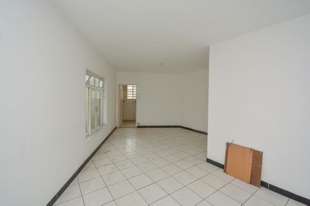 Casa para alugar com 128m², 4 quartos e 5 vagas Casa para alugar com 128m², 4 quartos e 5 vagasSala