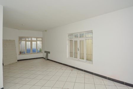 Casa para alugar com 128m², 4 quartos e 5 vagas Casa para alugar com 128m², 4 quartos e 5 vagasSala