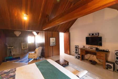 Casa à venda com 250m², 3 quartos e 3 vagas Casa à venda com 250m², 3 quartos e 3 vagasSuíte