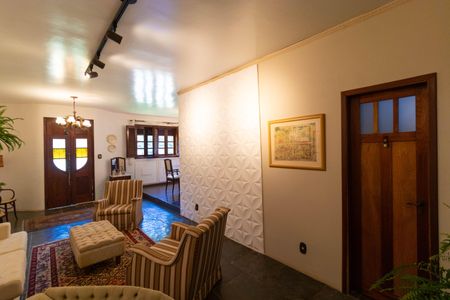 Casa à venda com 250m², 3 quartos e 3 vagas Casa à venda com 250m², 3 quartos e 3 vagasSala