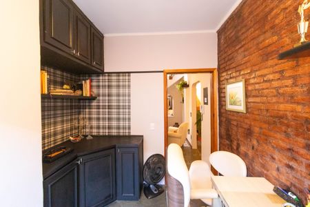 Casa à venda com 250m², 3 quartos e 3 vagas Casa à venda com 250m², 3 quartos e 3 vagasEscritório