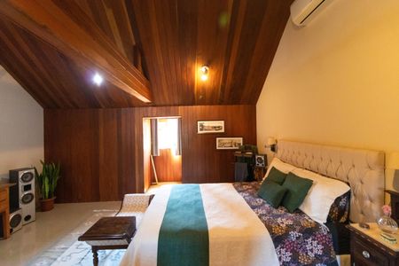 Casa à venda com 250m², 3 quartos e 3 vagas Casa à venda com 250m², 3 quartos e 3 vagasSuíte