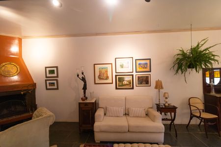 Casa à venda com 250m², 3 quartos e 3 vagas Casa à venda com 250m², 3 quartos e 3 vagasSala