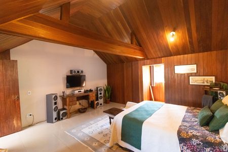 Casa à venda com 250m², 3 quartos e 3 vagas Casa à venda com 250m², 3 quartos e 3 vagasSuíte