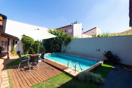 Casa à venda com 250m², 3 quartos e 3 vagas Casa à venda com 250m², 3 quartos e 3 vagasQuintal