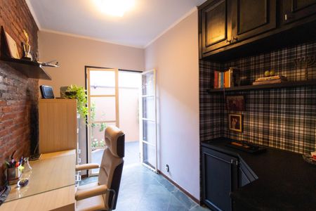 Casa à venda com 250m², 3 quartos e 3 vagas Casa à venda com 250m², 3 quartos e 3 vagasEscritório