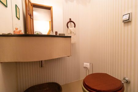 Casa à venda com 250m², 3 quartos e 3 vagas Casa à venda com 250m², 3 quartos e 3 vagasLavabo