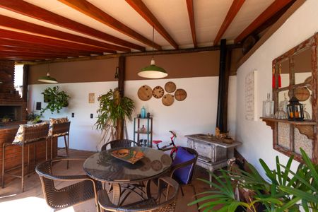 Casa à venda com 250m², 3 quartos e 3 vagas Casa à venda com 250m², 3 quartos e 3 vagasÁrea Gourmet