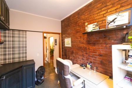 Casa à venda com 250m², 3 quartos e 3 vagas Casa à venda com 250m², 3 quartos e 3 vagasEscritório