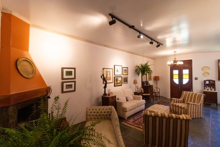 Casa à venda com 250m², 3 quartos e 3 vagas Casa à venda com 250m², 3 quartos e 3 vagasSala