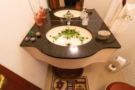 Casa à venda com 250m², 3 quartos e 3 vagas Casa à venda com 250m², 3 quartos e 3 vagasLavabo