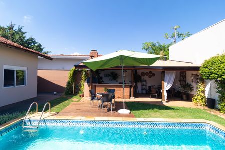 Casa à venda com 250m², 3 quartos e 3 vagas Casa à venda com 250m², 3 quartos e 3 vagasQuintal