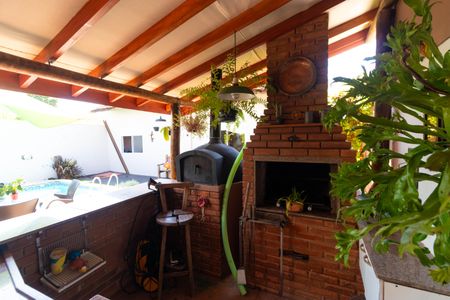 Casa à venda com 250m², 3 quartos e 3 vagas Casa à venda com 250m², 3 quartos e 3 vagasÁrea Gourmet