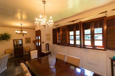 Casa à venda com 250m², 3 quartos e 3 vagas Casa à venda com 250m², 3 quartos e 3 vagasSala