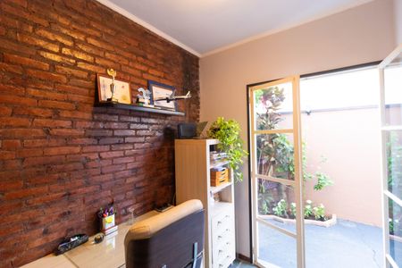 Casa à venda com 250m², 3 quartos e 3 vagas Casa à venda com 250m², 3 quartos e 3 vagasEscritório