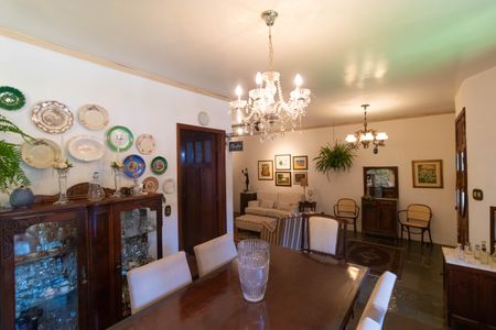 Casa à venda com 250m², 3 quartos e 3 vagas Casa à venda com 250m², 3 quartos e 3 vagasSala