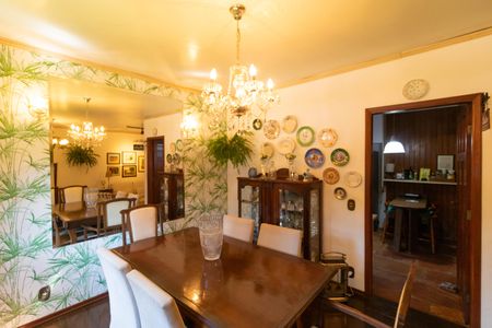 Casa à venda com 250m², 3 quartos e 3 vagas Casa à venda com 250m², 3 quartos e 3 vagasSala