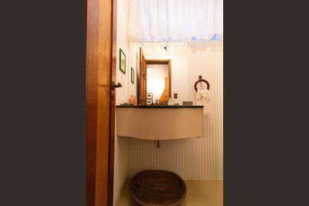 Casa à venda com 250m², 3 quartos e 3 vagas Casa à venda com 250m², 3 quartos e 3 vagasLavabo