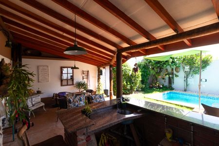 Casa à venda com 250m², 3 quartos e 3 vagas Casa à venda com 250m², 3 quartos e 3 vagasÁrea Gourmet