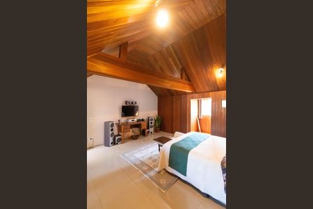 Casa à venda com 250m², 3 quartos e 3 vagas Casa à venda com 250m², 3 quartos e 3 vagasSuíte