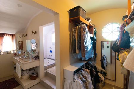 Casa à venda com 250m², 3 quartos e 3 vagas Casa à venda com 250m², 3 quartos e 3 vagasBanheiro e Coset da Suíte