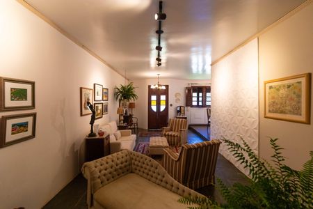 Casa à venda com 250m², 3 quartos e 3 vagas Casa à venda com 250m², 3 quartos e 3 vagasSala