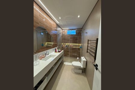 Casa à venda com 410m², 4 quartos e 3 vagas Casa à venda com 410m², 4 quartos e 3 vagasBanheiro