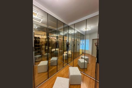 Casa à venda com 410m², 4 quartos e 3 vagas Casa à venda com 410m², 4 quartos e 3 vagasCloset