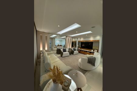 Casa à venda com 410m², 4 quartos e 3 vagas Casa à venda com 410m², 4 quartos e 3 vagasSala