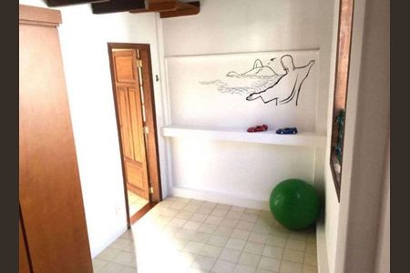 Casa à venda com 130m², 4 quartos e sem vaga