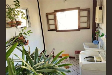 Casa à venda com 130m², 4 quartos e sem vaga