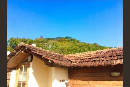 Casa à venda com 130m², 4 quartos e sem vaga