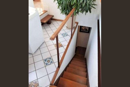 Casa à venda com 130m², 4 quartos e sem vaga